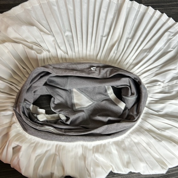 Lululemon Pleat to Street ll - Picture 6 of 6